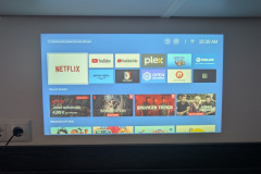 Der Projektor bietet einige wichtige Apps nativ, es fehlen aber auch bekannte Anbieter wie WOW oder DAZN. (Foto: Testsieger.de)