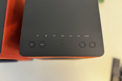 Nahaufnahme des Bedienfeldes der Technics-Lautsprecher (Foto: Testsieger.de)