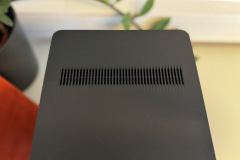 Nahaufnahme der Unterseite der Lautsprecher (Foto: Testsieger.de)