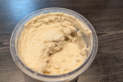 Hier zeigt sich der typische Moment für Respin: Nach 3:30 Minuten wirkt das Casheweis noch leicht krümelig, bevor der Nachlauf die Textur deutlich verbessert. (Foto: Testsieger.de).