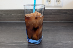 Die Überraschung im Test: Nach 5:40 Minuten passt das Verhältnis aus Eisanteil und Flüssigkeit, auch wenn das Ergebnis durch zusätzlichen Zucker etwas zu süß gerät. (Foto: Testsieger.de).