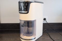 Kompakt und stabil: Mit knapp 17,5 Zentimeter Breite wirkt die Dolci solide gebaut und bleibt im Betrieb standfest, obwohl sie spürbar hart arbeiten muss. (Foto: Testsieger.de).