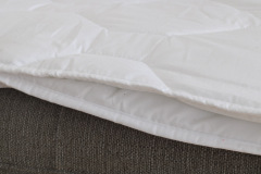 Die beiden Schichten ermöglichen eine flexible Anpassung an die Temperaturen des Jahres. (Foto: Testsieger.de)