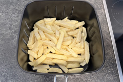 Der Garkorb bietet ausreichend Platz für eine große Portion Pommes und lässt sich leicht entnehmen. (Foto: Testsieger.de)