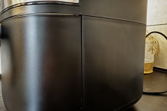 Solider, aber nicht perfekter Auftritt: Das Kunststoffgehäuse der Tristar FR-9418 lässt sich leicht eindrücken und zeigt ungleichmäßige Spaltmaße – ein Eindruck, der die ansonsten moderne Optik etwas schmälert. (Foto: Testsieger.de)