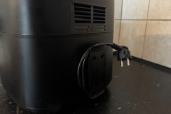 Durchdacht bis ins Detail: Die integrierte Kabelaufwicklung sorgt für Ordnung auf der Arbeitsfläche und ermöglicht ein platzsparendes Verstauen des Geräts. (Foto: Testsieger.de)