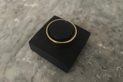 Während des Ladevorgangs wird die Station spürbar warm. Der Ladeprozess dauert rund drei Stunden – ein vollständiger Zyklus für etwa fünf Tage Laufzeit im Turbo-Modus. (Foto: Testsieger.de)