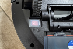 Der mechanische Netzschalter befindet sich auf der Unterseite – etwas unpraktisch für den Alltag. (Foto: Testsieger.de)