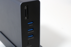 Die Anschlüsse sind sauber beschriftet. Das erleichtert die Handhabung. (Foto: Testsieger.de)