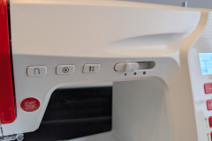 Mit dem stufenlos einstellbaren Geschwindigkeitsregler und den gut erreichbaren Tasten lässt sich die Veritas Claire sehr kontrolliert bedienen. (Foto: Testsieger.de)