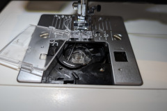 Das Einlegen der Spule klappt bei der Veritas Claire sauber und unkompliziert, was den schnellen Start zusätzlich erleichtert. (Foto: Testsieger.de)