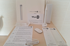 Neben der magnetischen Ladestation und zwei Bürstenköpfen liegt dem Set auch ein UV-Reiseetui mit integrierter Ladefunktion bei. (Foto: Testsieger.de)