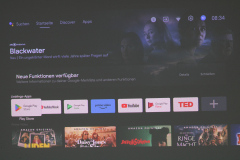 Die Android TV 11-Oberfläche ist recht übersichtlich. Zudem bietet das Betriebssystem eine sehr große App-Auswahl. (Foto: Testsieger.de)