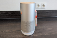 Trotz kompakter Bauform liefert der MoGo 4 klaren und ausgewogenen Klang dank integrierter Harman/Kardon-Lautsprecher. (Foto: Testsieger.de)