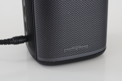 Der Sound ist in Zusammenarbeit mit Harman/Kardon entstanden. Für einen Mini-Beamer ist der Klang wirklich ordentlich. (Foto: Testsieger.de)