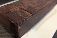 Die markante Struktur erinnert optisch an die typische Dubai-Schokolade. (Foto: Testsieger.de)