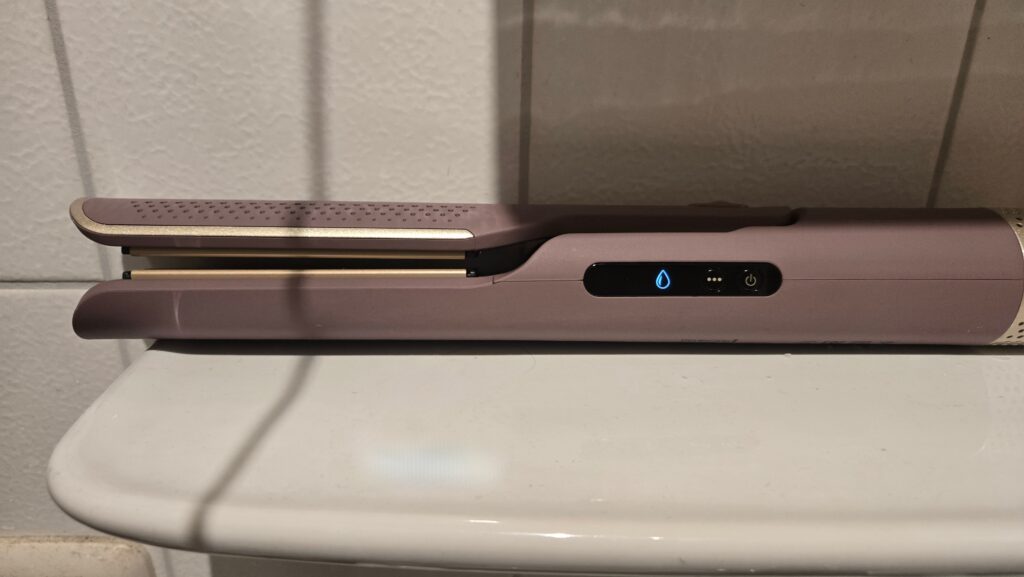 „Remington AIRvive AS8930“: „Bedienelemente mit LED-Anzeige“