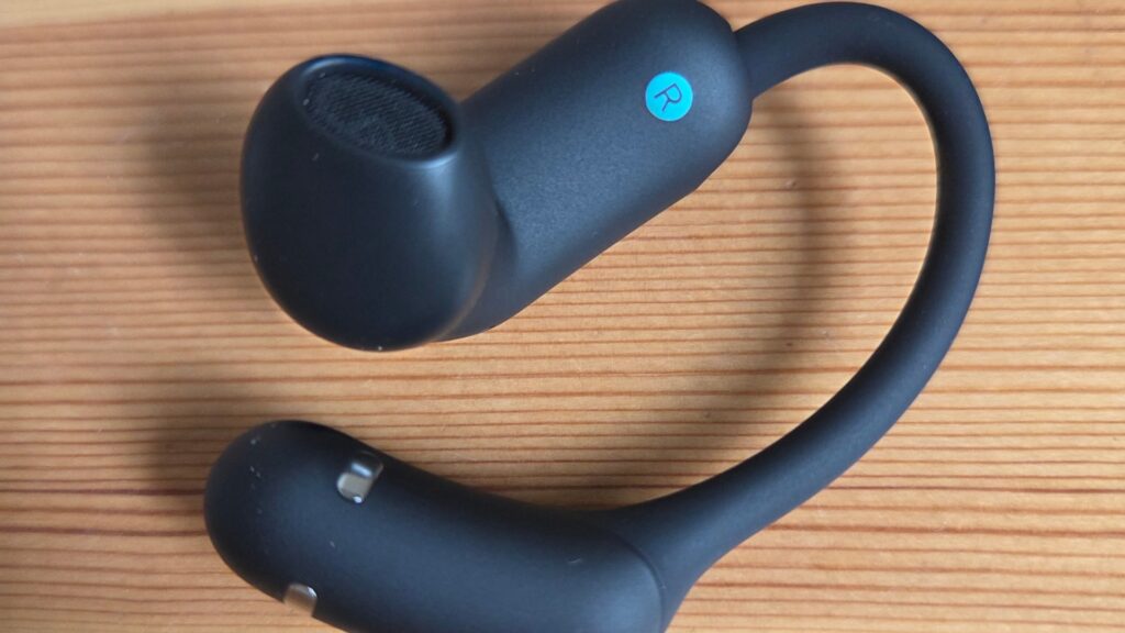 Soundcore AeroFit 2 Pro: Lautsprecheröffnung und verstellbarer Ohrbügel