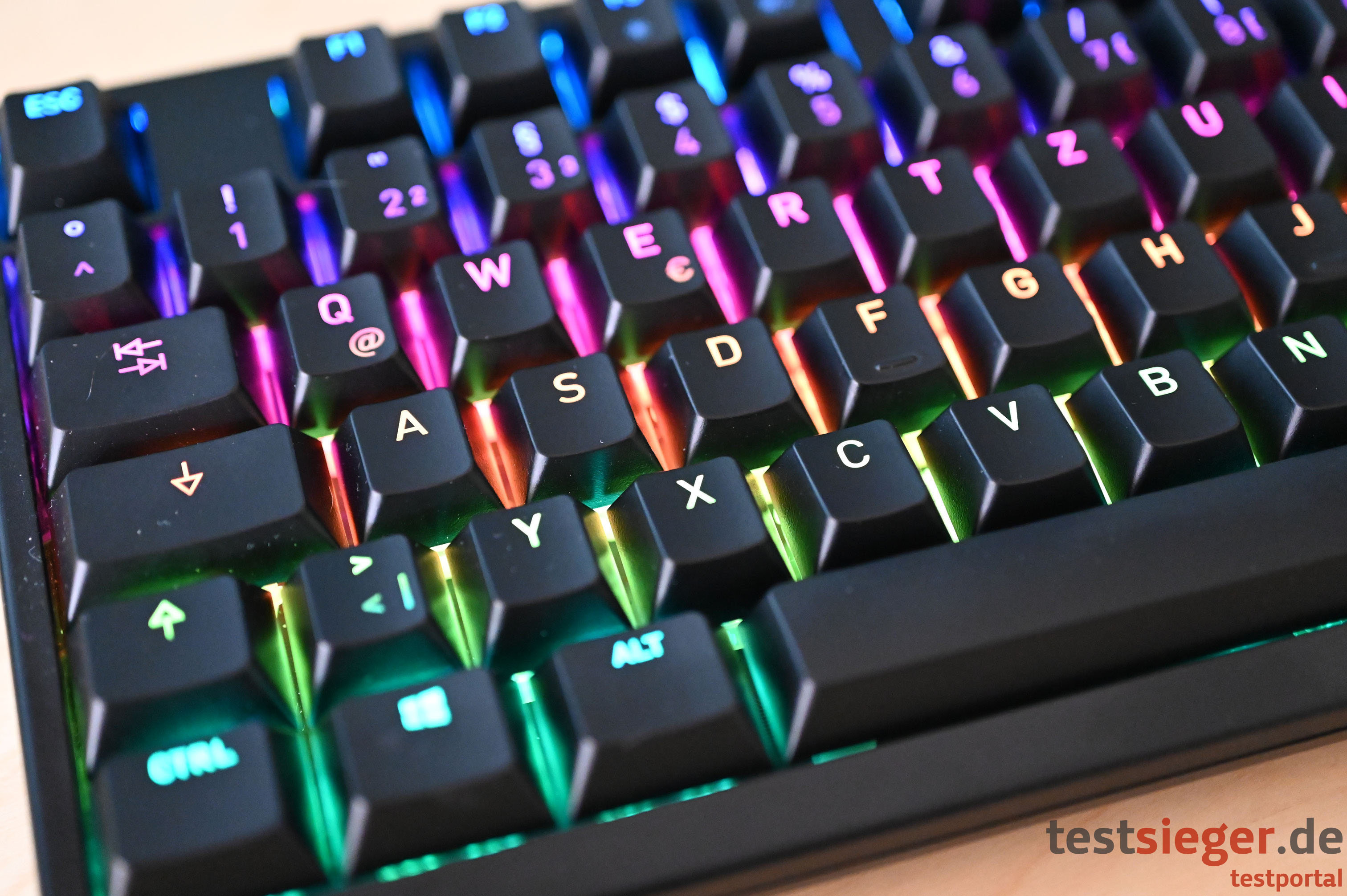 CHERRY-G80-3000N-RGB-TKL_Tasten-Beleuchtung_links-watermarked ...