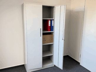 STEELSON Regulus: Geöffneter Aktenschrank im Büro mit Ordnern und Kartons