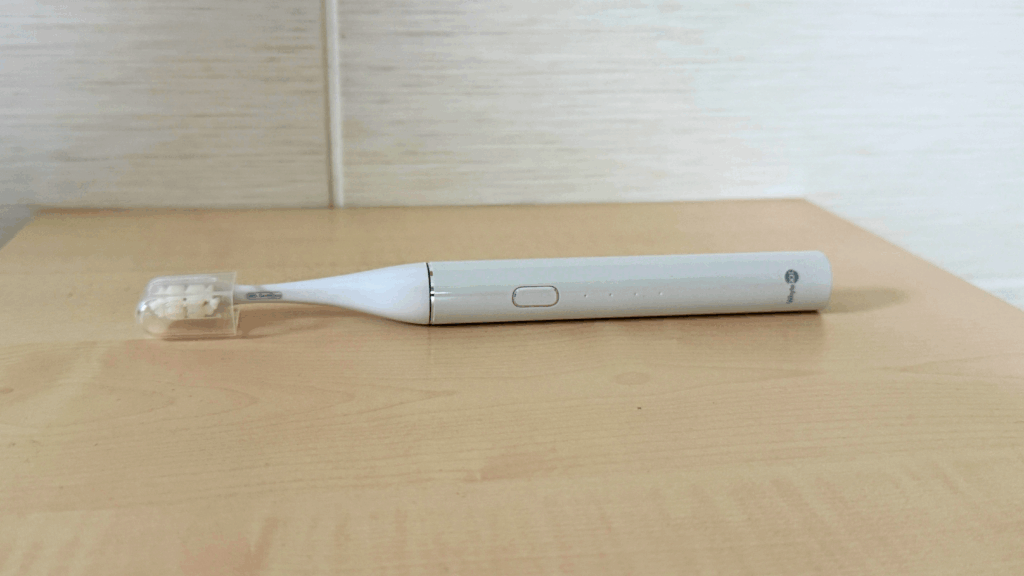 WhyteDOT WD.1: Schallzahnbürste liegend auf Holzoberfläche