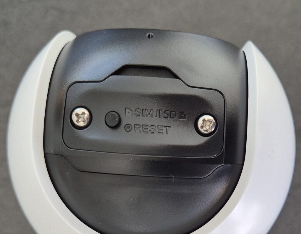 „EZVIZ CB8 Lite 4G Kit“:“Abdeckung für SIM-Karte, microSD und Reset-Taste“