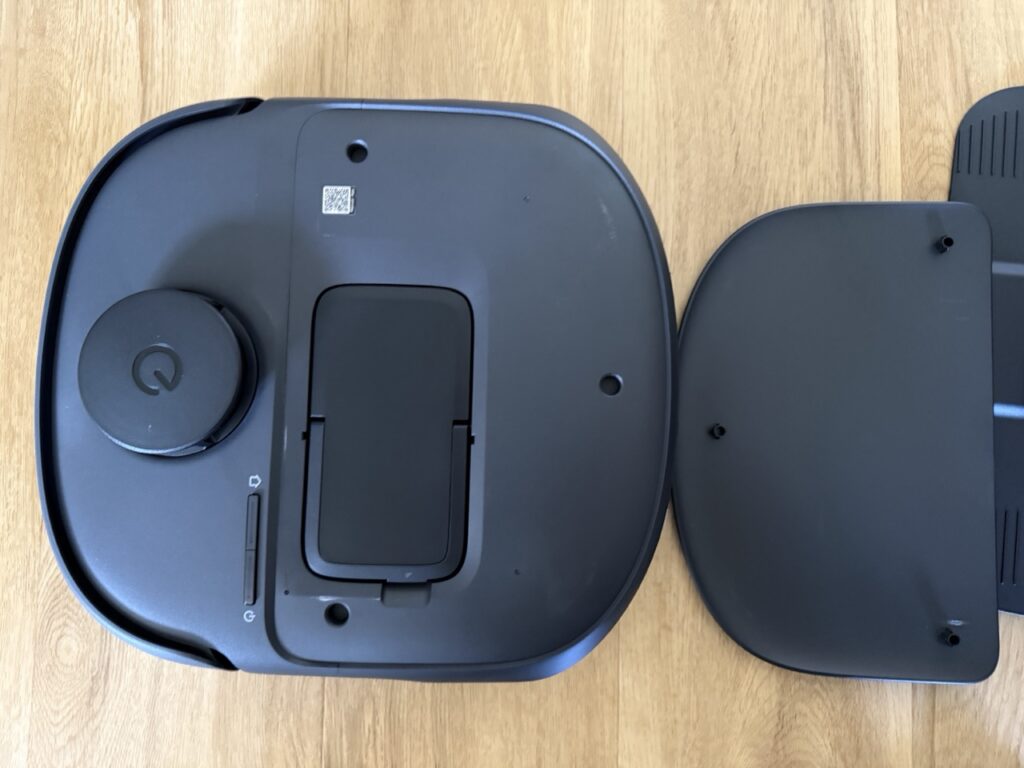 „Eufy C28“: „Roboter mit abgenommener Abdeckung“