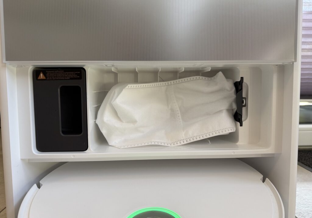 Staubbeutel im Inneren der Dreame Aqua10 Station.