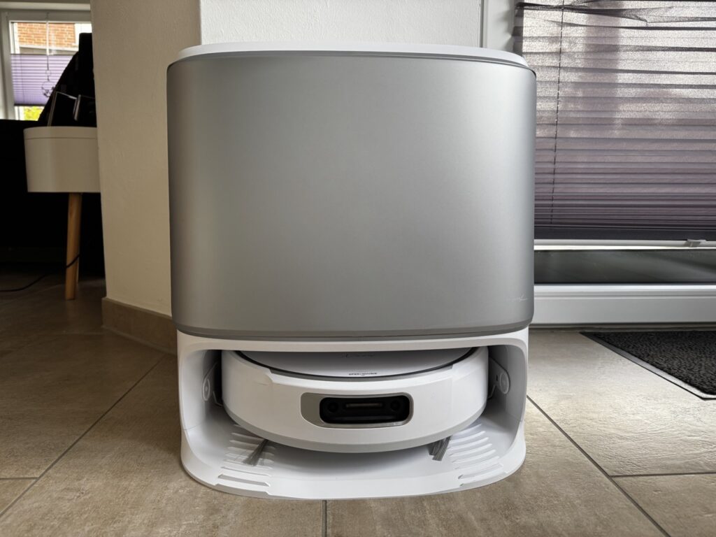 Narwal Flow: Reinigungsstation mit Roboter