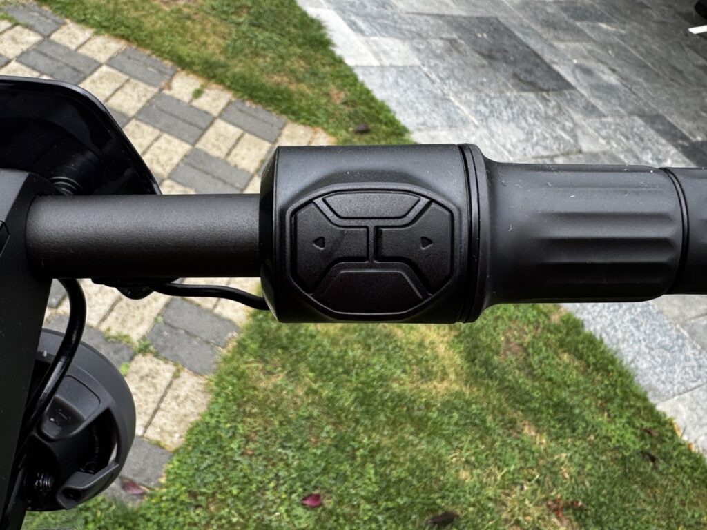 NIU KQi 200P: Integrierte Blinkersteuerung