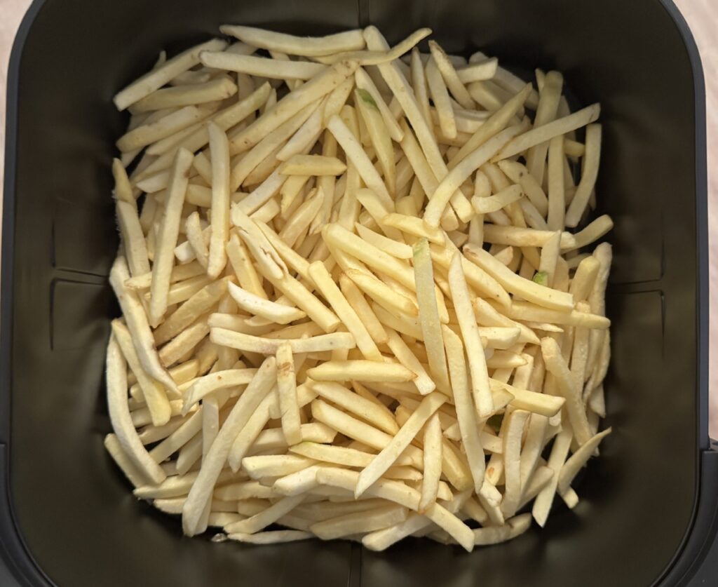 Tristar FR-9418 Digitale Heißluftfritteuse: Kartoffelwürfel vor dem Garen