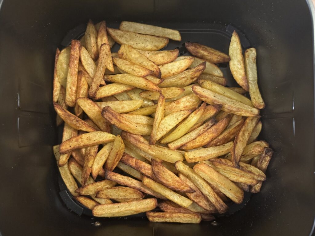 Tristar FR-9418 Digitale Heißluftfritteuse: Pommes nach dem Garvorgang