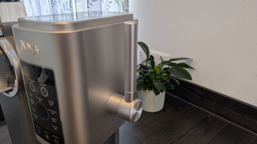 Ninja Swirl by CREAMi NC701EU: Ausgabhebel für Softeis