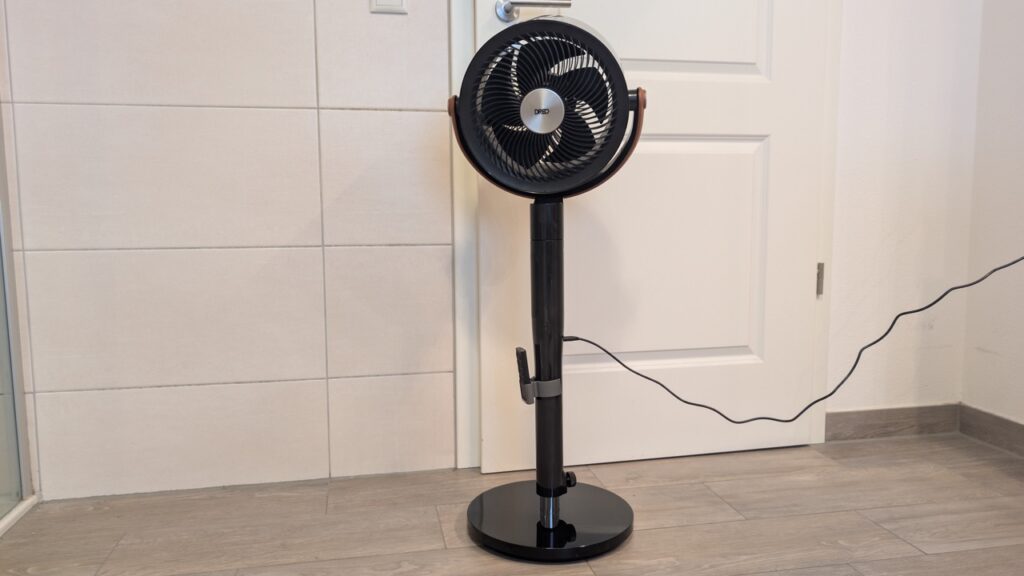 DREO TurboPoly 513S: Frontansicht des Standventilators