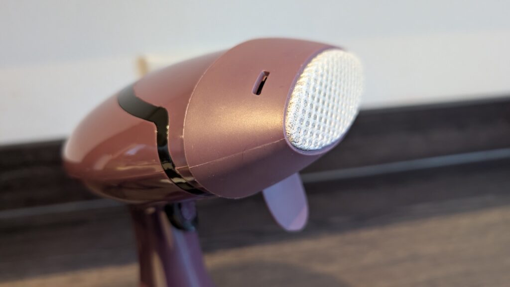 Gerät mit Aufsatz für empfindliche Stoffe, seitlich