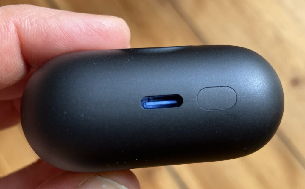 „EarFun Air Pro 4+“:„Ladecase mit USB-C-Anschluss“