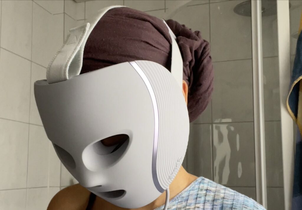 „Shark CryoGlow LED Maske“: „Seitenansicht der Maske ohne Licht“