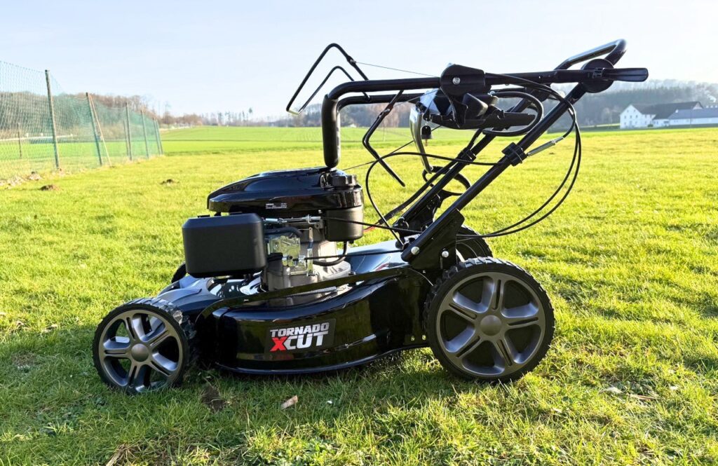 ONBEST TXC-3653E: Seitenansicht auf der Wiese