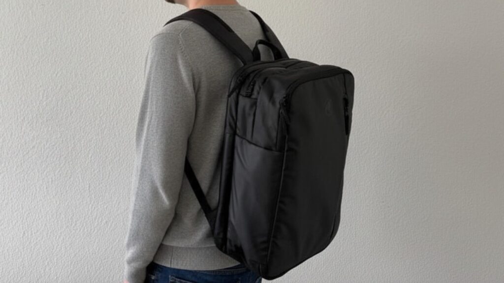 Auf dem Rücken wirkt der Mammut Rucksack alltagstauglich und bürotauglich zugleich und bleibt dabei angenehm unaufdringlich. (Foto: Testsieger.de)