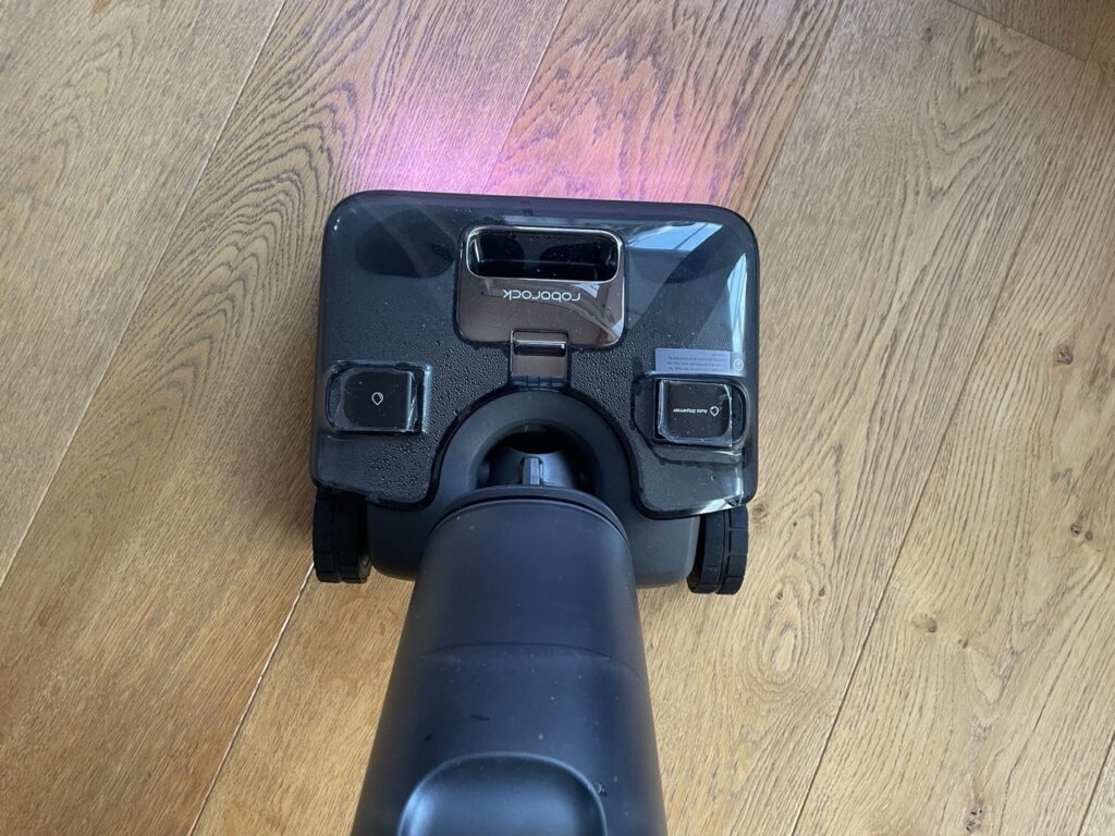 „Roborock F25 Ultra“: Draufsicht auf Saugkopf mit Licht