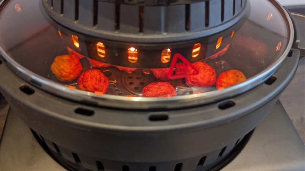 Panetti PrimoChef: AirFryer Deckel mit Heizelement im Betrieb