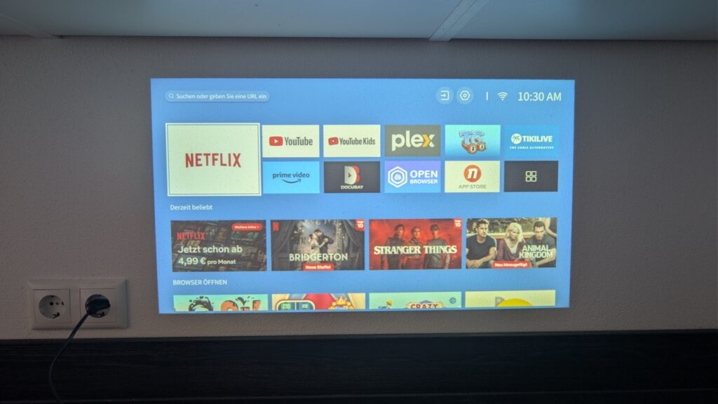 Technaxx TX-332: Projektionsmenü auf einer weißen Wand