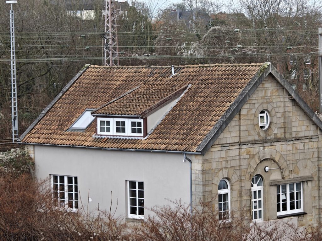 „Realme GT 8 Pro“: Zoomaufnahme eines Gebäudes