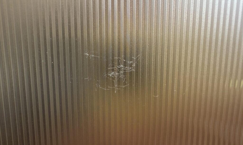 Matrix10 Ultra: Sichtbare Kratzer an einem Bauteil der Station