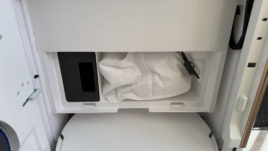 Matrix10 Ultra: Staubbeutelfach mit großem 3,2-Liter-Beutel