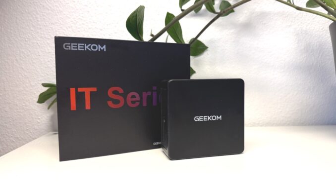 GEEKOM IT15 Mini-PC: Kompakter Desktop-Ersatz auf dem Schreibtisch
