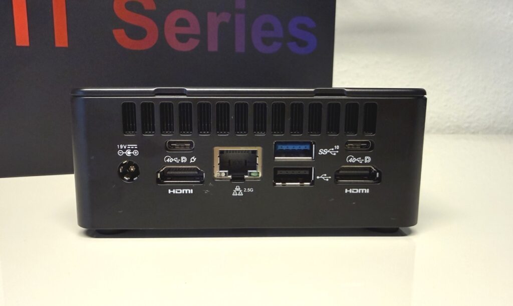 GEEKOM IT15: Rückseite mit umfangreicher Anschlussvielfalt