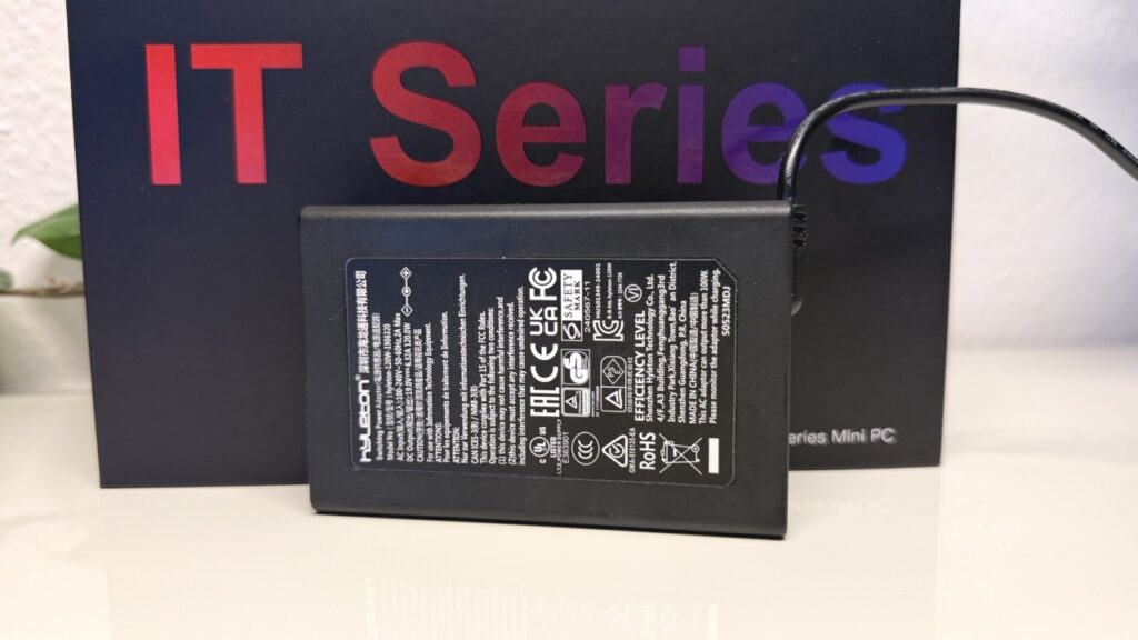 GEEKOM IT15: 120-Watt-Netzteil für stabile Leistung