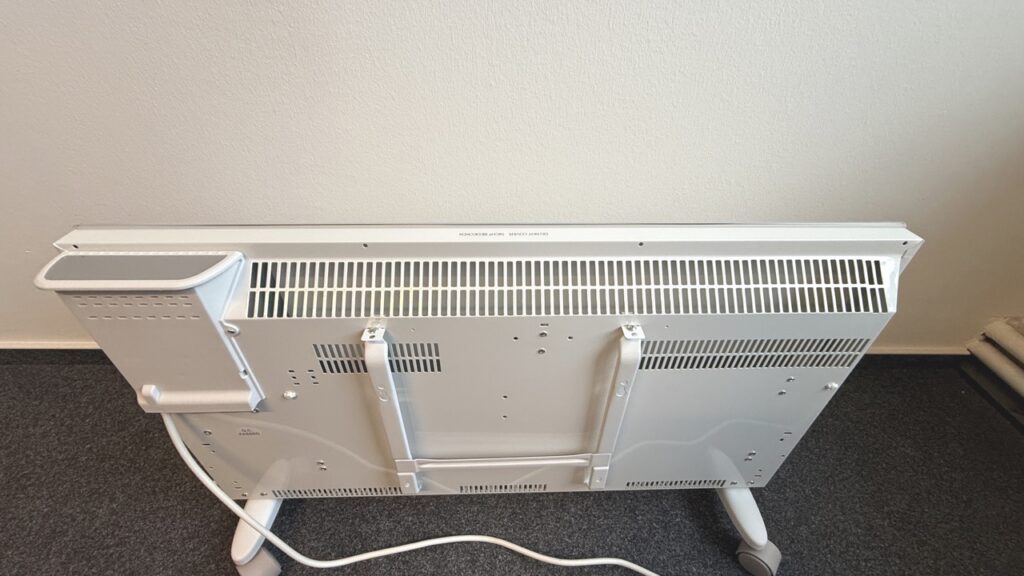 Klarstein Bornholm Smart: Rückseite mit großflächigen Lufteinlässen