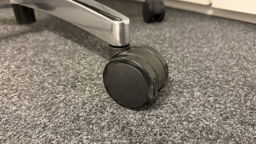 Flexispot ErgoX Pro Chair: Leichtgängige Doppelrollen